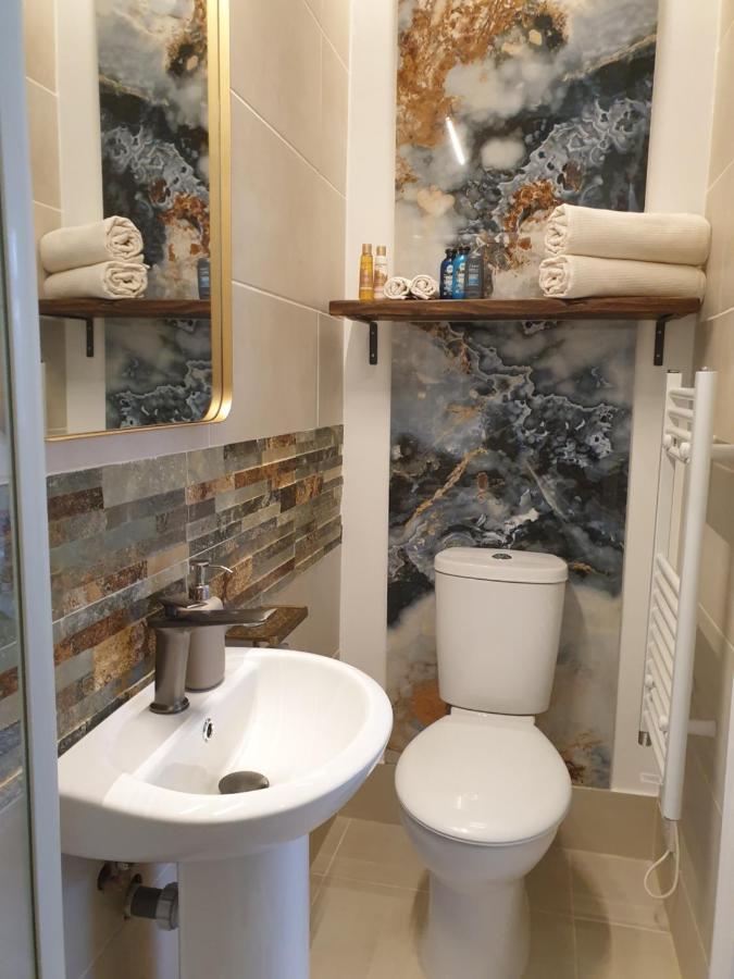 Beautiful Double En-Suite Room, Separate Entrance, Ilford, Central Line Gants Hill, Free Parking Zewnętrze zdjęcie