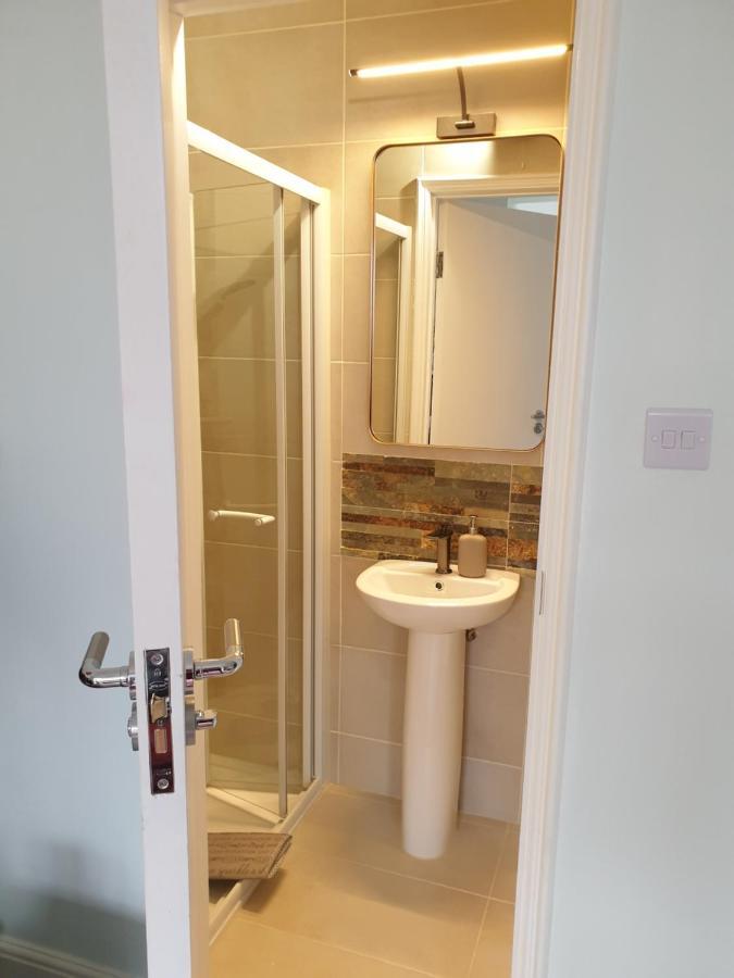 Beautiful Double En-Suite Room, Separate Entrance, Ilford, Central Line Gants Hill, Free Parking Zewnętrze zdjęcie