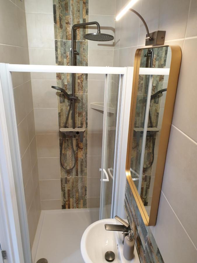 Beautiful Double En-Suite Room, Separate Entrance, Ilford, Central Line Gants Hill, Free Parking Zewnętrze zdjęcie