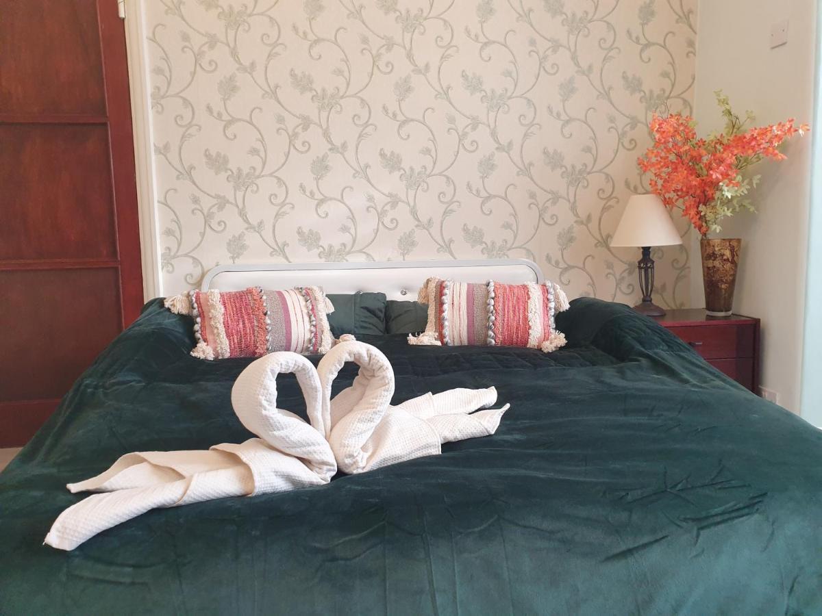 Beautiful Double En-Suite Room, Separate Entrance, Ilford, Central Line Gants Hill, Free Parking Zewnętrze zdjęcie