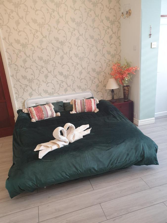 Beautiful Double En-Suite Room, Separate Entrance, Ilford, Central Line Gants Hill, Free Parking Zewnętrze zdjęcie