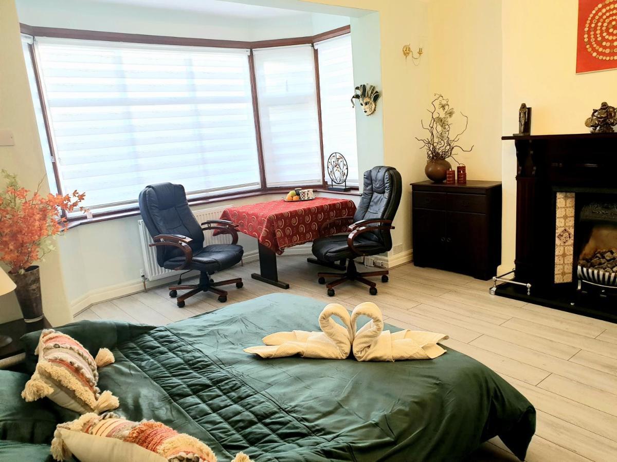 Beautiful Double En-Suite Room, Separate Entrance, Ilford, Central Line Gants Hill, Free Parking Zewnętrze zdjęcie